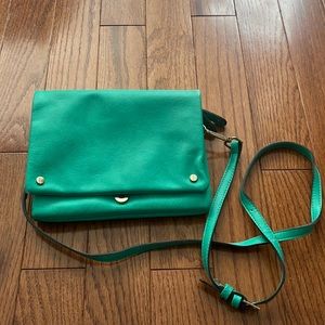 Medium cross body